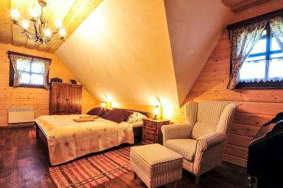 Chata Romanka - spálňa s manželskou posteľou, Chalúpkovo Resort, Liptovská Štiavnica