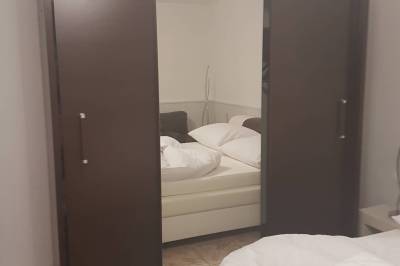 Apartmán 1 - spálňa s manželskou posteľou, Apartmány v Trávnici pri Podhájskej, Trávnica