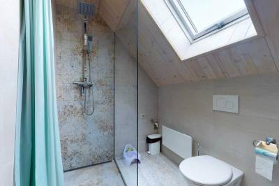 Apartmán na poschodí - kúpeľňa so sprchovacím kútom a toaletou, Chata Pri Jazere, Leštiny