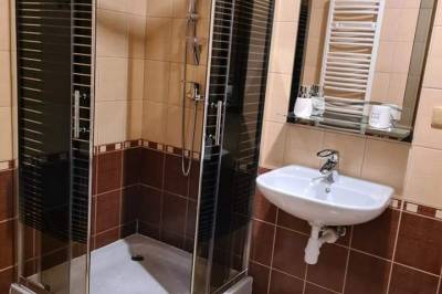 Kúpeľňa so sprchovacím kútom, Chata Chrumka, Horný Slavkov