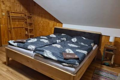 Spálňa s manželskou posteľou, Chata Chrumka, Horný Slavkov