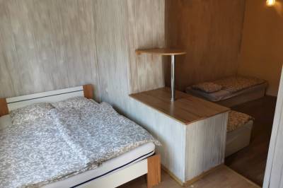 Rodinná izba s dvomi spálňami - spálňa s 1-lôžkovými posteľami a manželskou posteľou, Village Park, Malá nad Hronom