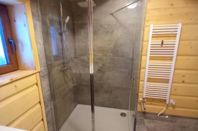 Kúpeľňa so sprchovacím kútom, Drevenica Čertovica, Vyšná Boca