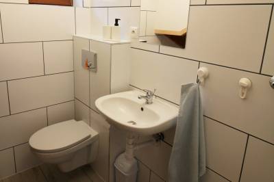 Apartmán č. 1 - kúpeľňa s toaletou, Chata Hôrka, Zálesie