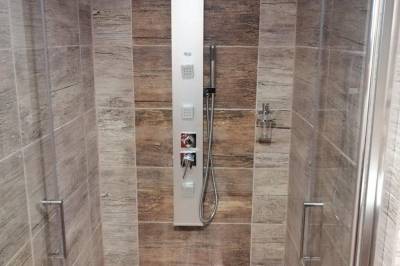 Kúpeľňa so sprchovacím kútom, Chata na Vŕšku, Pribylina