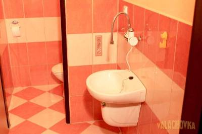 Kúpeľňa s toaletou, Valachovka, Vyhne