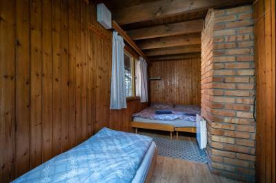Spálňa s manželskou a 1-lôžkovou posteľou, Chalet Kristína, Demänovská Dolina