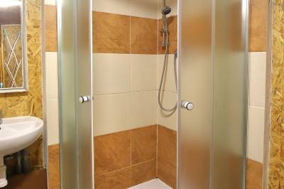 Kúpeľňa so sprchovacím kútom, Chatka víkend - Kysuce, Dlhá nad Kysucou