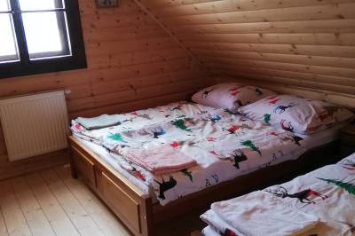 Spálňa s manželskou a 1-lôžkovou posteľou, Drevený zrub Zuberec, Zuberec