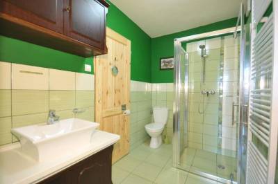 Trojlôžkové štúdio - kúpeľňa so sprchovacím kútom a toaletou, Ubytovanie u Maroša, Kežmarok