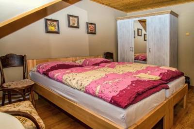 Dovolenkový dom 4-spálňový - spálňa s manželskou posteľou, Ubytovanie u Maroša, Kežmarok