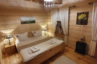 Spálňa s manželskou posteľou, Drevenica Borovianka, Veľké Borové
