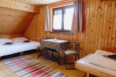 Veľká chata - spálňa s manželskou a 1-lôžkovou posteľou, Chaty Katka, Oravský Biely Potok