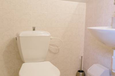 Veľká chata - kúpeľňa s toaletou, Chaty Katka, Oravský Biely Potok