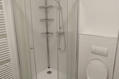 Kúpeľňa so sprchovacím kútom a toaletou, Apartmán, Liptovský Mikuláš