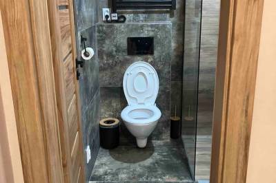 Kúpeľňa s toaletou, Apartmány Bučina, Oravská Lesná