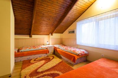 Spálňa s 1-lôžkovými posteľami, Chata Hoľa, Dolný Kubín