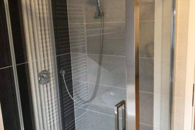 Kúpeľňa so sprchovacím kútom, U babky, Piešťany