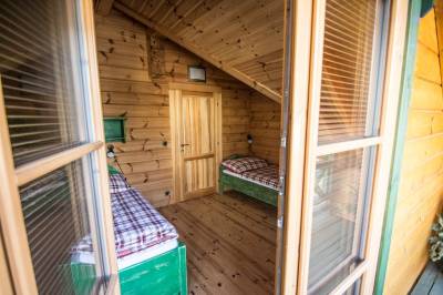 Zelený apartmán - spálňa s manželskou a 1-lôžkovou posteľou, Villa Buky, Vysoké Tatry