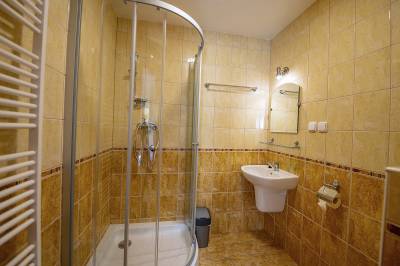 Kúpeľňa so sprchovacím kútom, Villa Danielov Dom, Vysoké Tatry