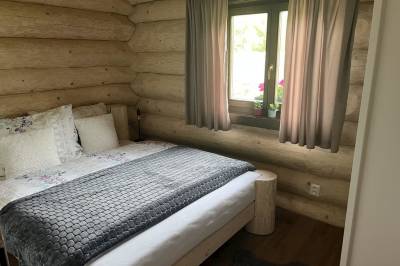 Spálňa s manželskou posteľou, Kanadský zrub s privátnym wellness, Nižná