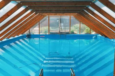 Krytý bazén, MONTANA RESIDENCE - Zrub Montana a Chata Oregon, Bystrička