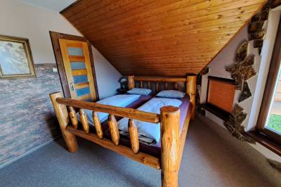 Zrub Montana - spálňa s manželskou posteľou, MONTANA RESIDENCE - Zrub Montana a Chata Oregon, Bystrička