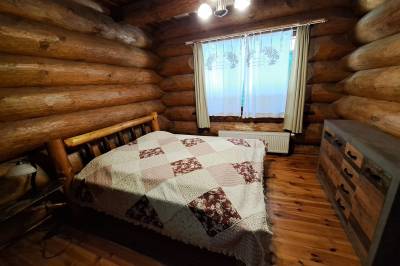 Zrub Montana - spálňa s manželskou posteľou, MONTANA RESIDENCE - Zrub Montana a Chata Oregon, Bystrička