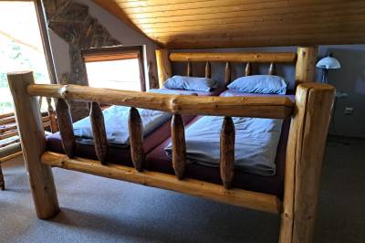 Zrub Montana - spálňa s manželskou posteľou, MONTANA RESIDENCE - Zrub Montana a Chata Oregon, Bystrička
