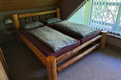 Zrub Montana - spálňa s manželskou posteľou, MONTANA RESIDENCE - Zrub Montana a Chata Oregon, Bystrička