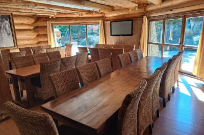 Zrub Montana - spoločenská miestnosť s TV, MONTANA RESIDENCE - Zrub Montana a Chata Oregon, Bystrička