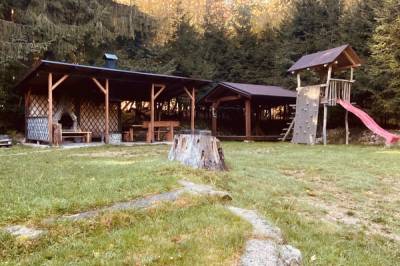 Altánok so sedením a detské ihrisko, MONTANA RESIDENCE - Chata Stráne, Martin