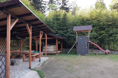 Altánok so sedením a detské ihrisko, MONTANA RESIDENCE - Chata Stráne, Martin