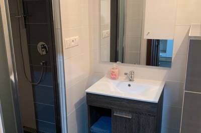 Kúpeľňa so sprchovacím kútom, MONTANA RESIDENCE - Relax Komplex - Rajec, Kľače
