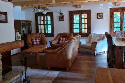 Obývačka s gaučom a krbom, MONTANA RESIDENCE - Chata Malá Lučivná, Párnica