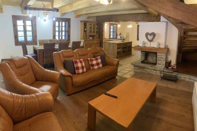 Obývačka s gaučom, TV a krbom, MONTANA RESIDENCE - Chata Malá Lučivná, Párnica