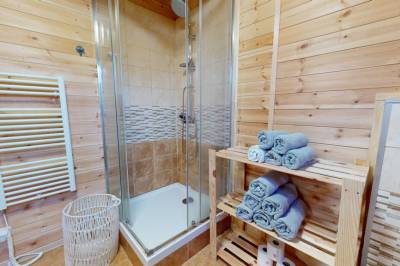 Kúpeľňa so sprchovacím kútom, Wellness chata Šírava, Klokočov