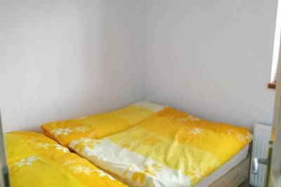 Spálňa s manželskou posteľou, Chata pod lipou, Bobrovník
