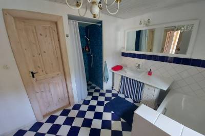 Kúpeľňa s vaňou, Modrá Chalúpka Podbranč, Podbranč