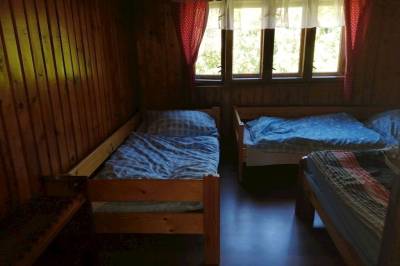 Spálňa s manželskou posteľou a oddelenými lôžkami, Chata Valkov č. 470, Bžany