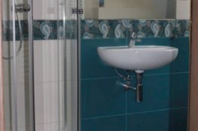 Chata Horec časť 1 - kúpeľňa so sprchovacím kútom, Chata Horec, Oščadnica