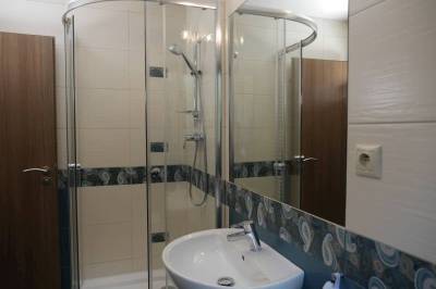 Chata Horec časť 1 - kúpeľňa so sprchovacím kútom, Chata Horec, Oščadnica