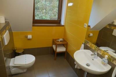 Chata Horec časť 1 - kúpeľňa s toaletou, Chata Horec, Oščadnica