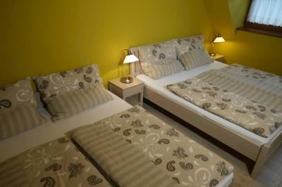 Chata Horec časť 2 - spálňa s manželskými posteľami, Chata Horec, Oščadnica