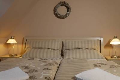 Chata Horec časť 2 - spálňa s manželskou posteľou, Chata Horec, Oščadnica