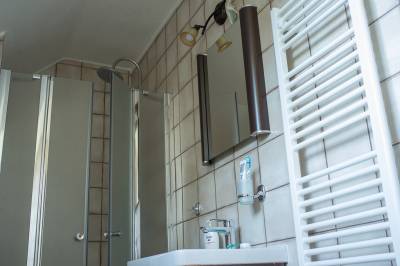 Kúpeľňa so sprchovacím kútom, Chata u Saganovcov, Závažná Poruba