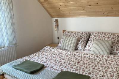 Dvojlôžková izba s manželskou posteľou, Chata u Saganovcov, Závažná Poruba