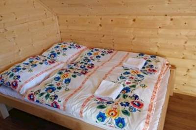 Spálňa s manželskou posteľou, Chata pod Rožkom, Uličské Krivé