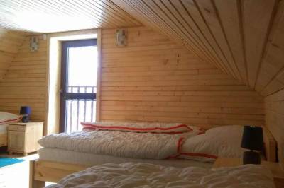Spálňa s manželskou a 1-lôžkovou posteľou, Chata Bystrinka, Pribylina
