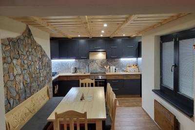 Plne vybavená kuchyňa s jedálenským sedením, Chata Jahôdka, Pribylina